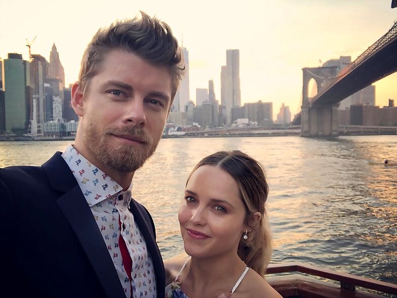 Luke Mitchell & Rebecca Breeds en Nueva York