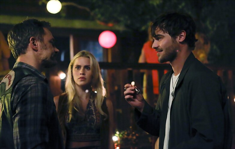 Claire Holt en la serie Aquarius (2015)