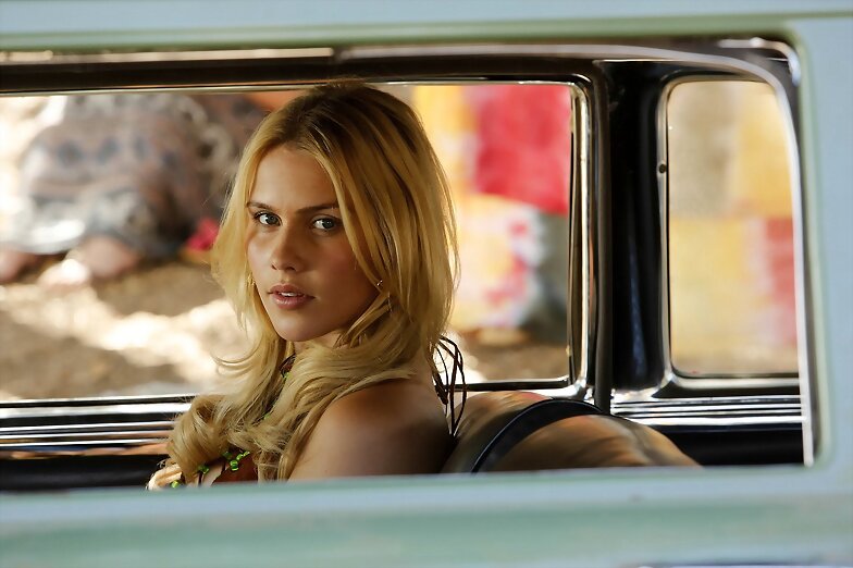 Claire Holt en la serie Aquarius (2015)
