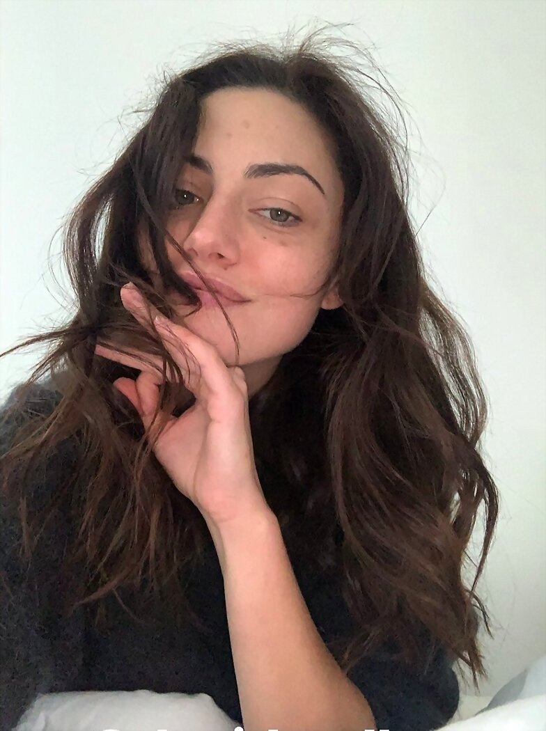 Phoebe Tonkin | Oct 2019