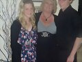 Trent Sullivan con su familia, madre y hermana