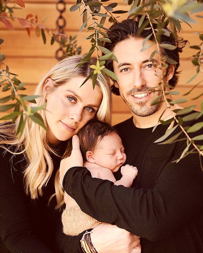 Claire Holt & Andrew Joblon con su hijo James
