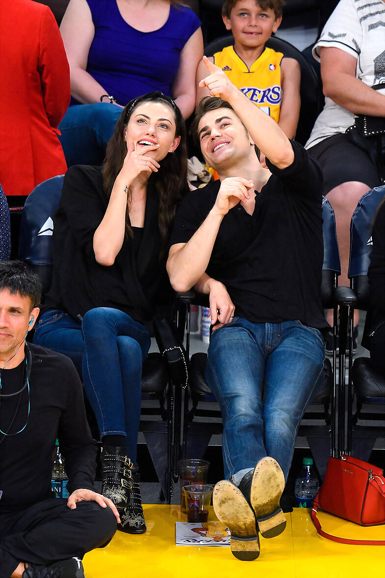Phoebe Tonkin & Paul Wesley - LA Lakers game 2015