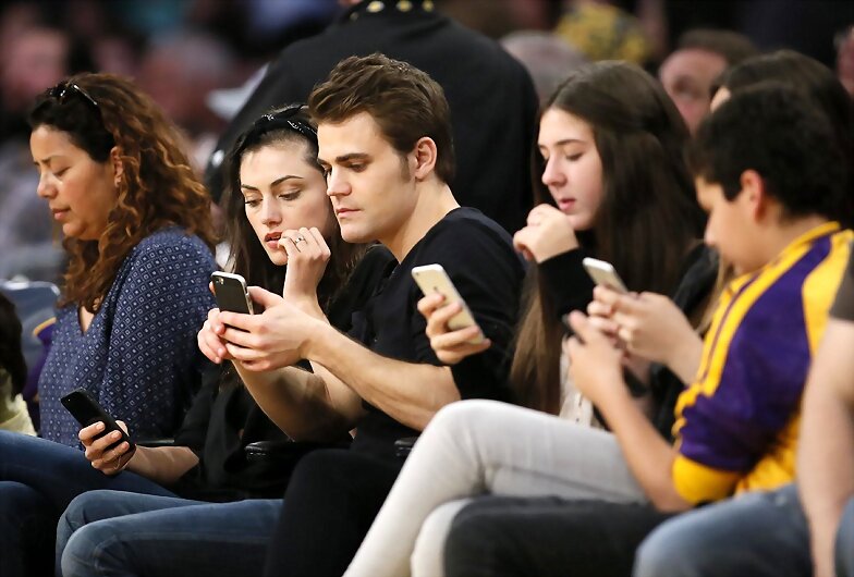 Phoebe Tonkin & Paul Wesley - LA Lakers game 2015