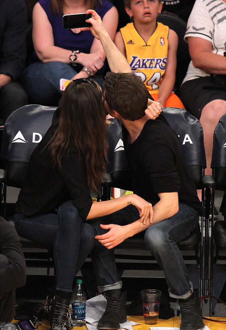 Phoebe Tonkin & Paul Wesley - LA Lakers game 2015