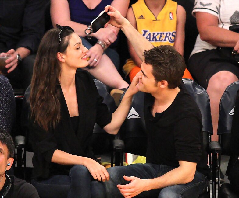 Phoebe Tonkin & Paul Wesley - LA Lakers game 2015