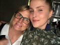 Amy Ruffle con su madre en 2018
