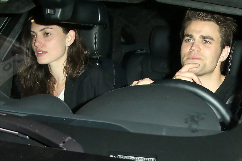 Phoebe Tonkin & Paul Wesley en West Hollywood 2015