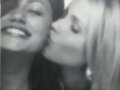 Phoebe Tonkin y Claire Holt