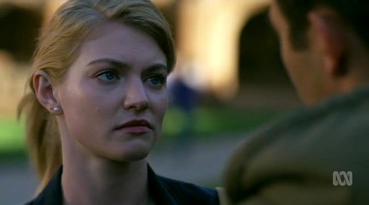 Cariba Heine en la serie Hiding (2015)