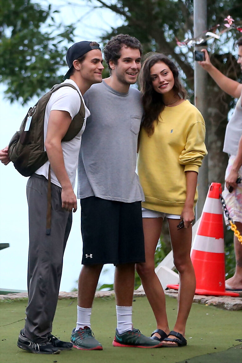 Phoebe Tonkin & Paul Wesley en Rio, Brazil, 2015