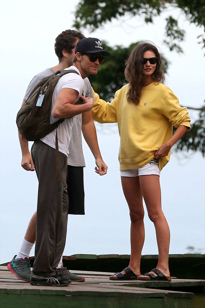 Phoebe Tonkin & Paul Wesley en Rio, Brazil, 2015