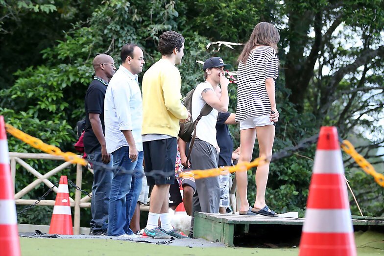 Phoebe Tonkin & Paul Wesley en Rio, Brazil, 2015