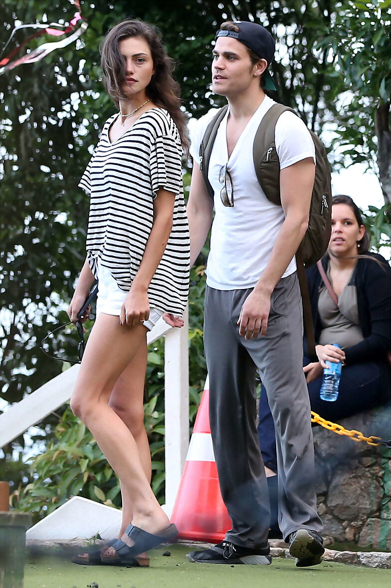 Phoebe Tonkin & Paul Wesley en Rio, Brazil, 2015