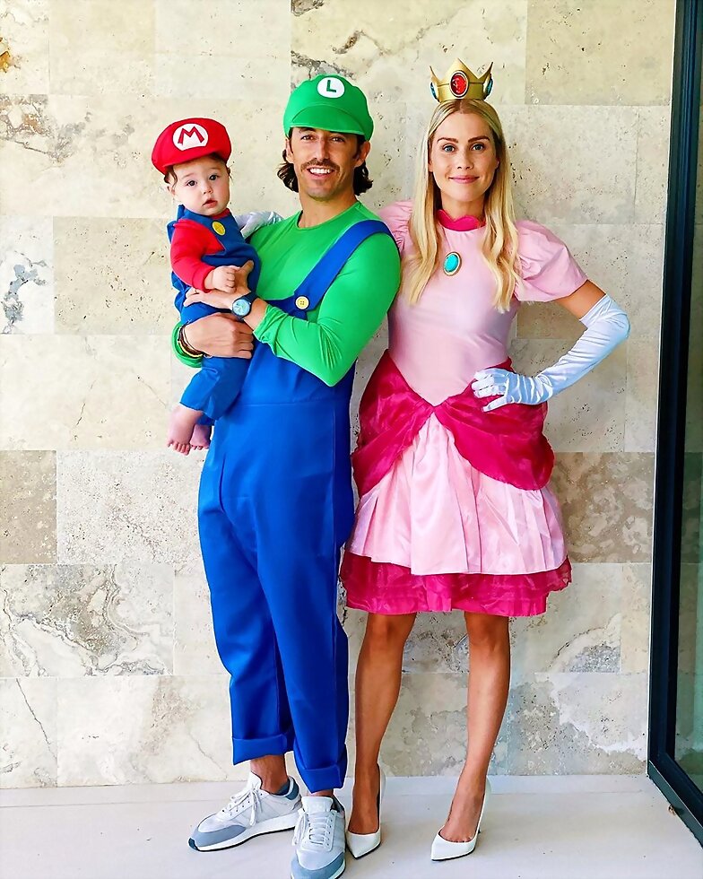 Claire Holt disfrazados por Halloween 2019