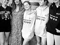 Phoebe Tonkin con el equipo de Climate Council