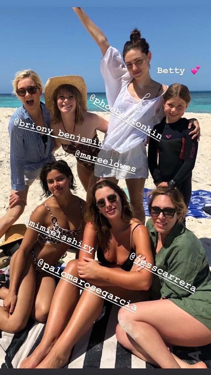 Phoebe Tonkin con el equipo de Climate Council