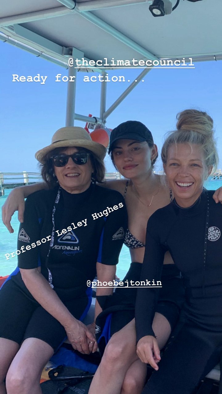 Phoebe Tonkin con el equipo de Climate Council
