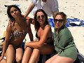 Phoebe Tonkin con el equipo de Climate Council