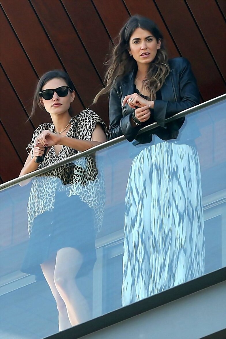 Phoebe Tonkin y Nikki Reed en Rio, Brazil, 2015