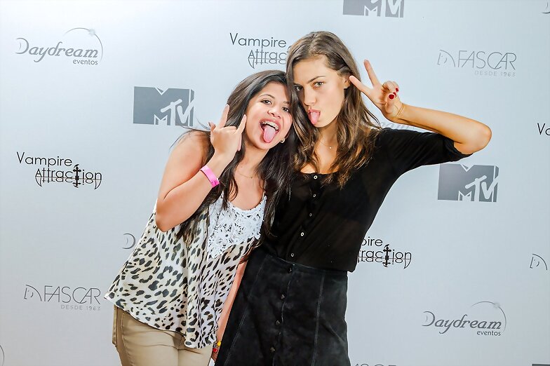 Phoebe Tonkin - Vampire Attraction con Brazil 2015