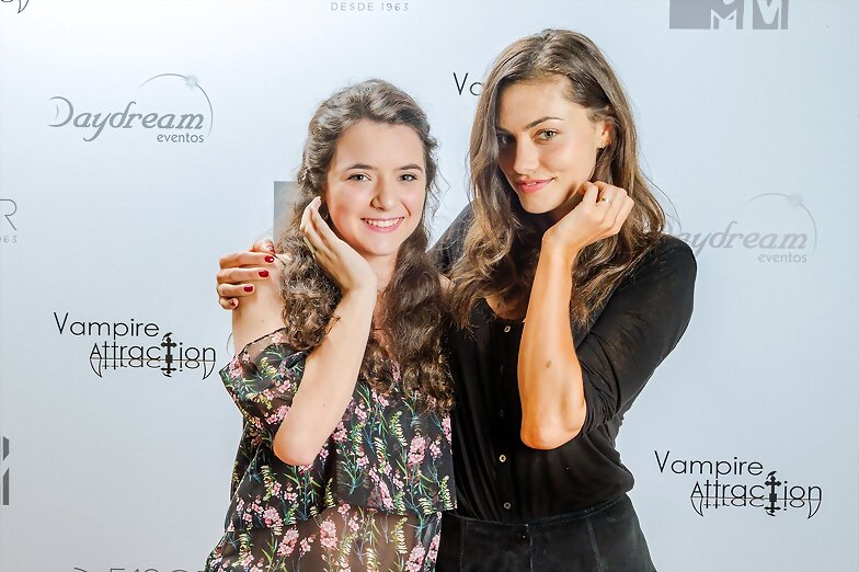 Phoebe Tonkin - Vampire Attraction con Brazil 2015