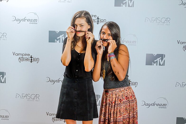 Phoebe Tonkin - Vampire Attraction con Brazil 2015