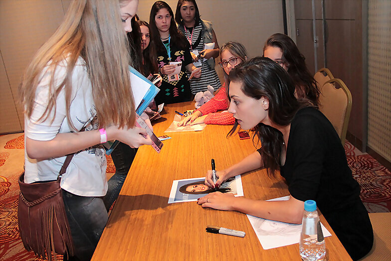 Phoebe Tonkin - Vampire Attraction con Brazil 2015