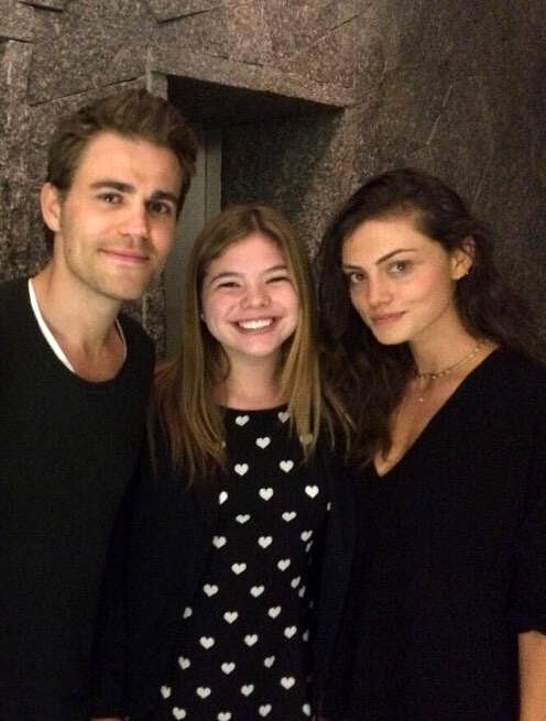 Phoebe Tonkin & Paul Wesley en Rio, Brazil, 2015
