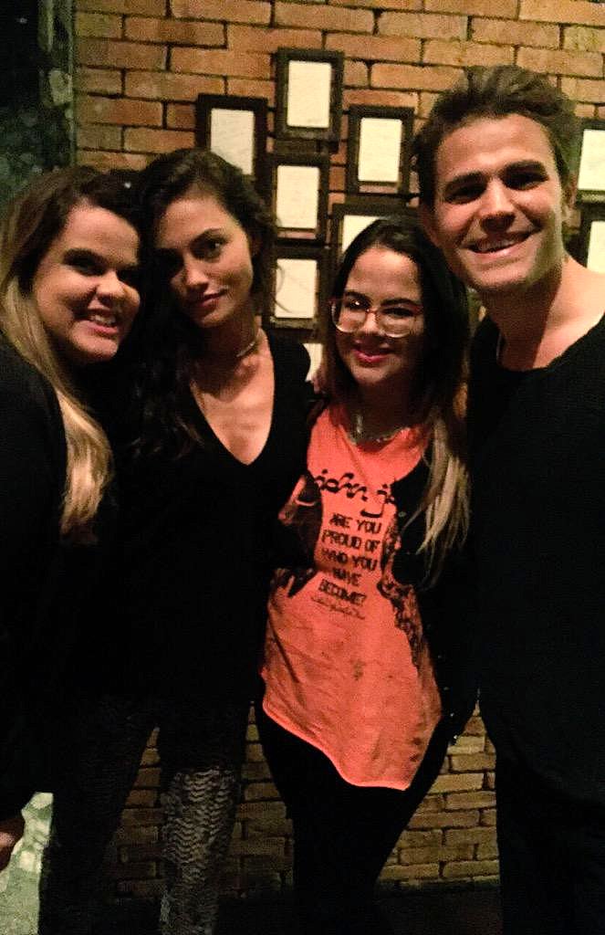 Phoebe Tonkin & Paul Wesley en Rio, Brazil, 2015