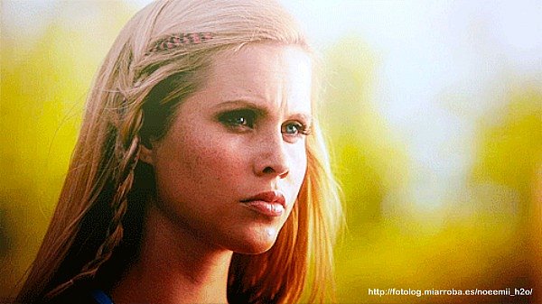 Claire Holt en Crónicas Vampíricas