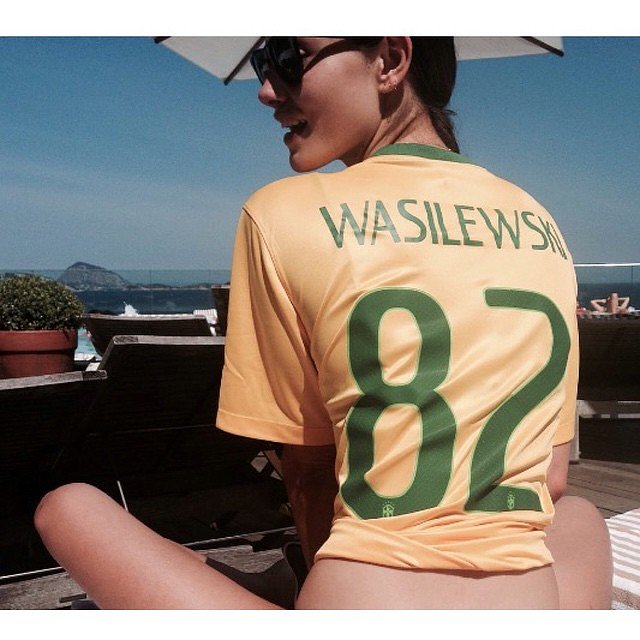 Phoebe Tonkin en Rio de Janeiro, Brazil, May 2015