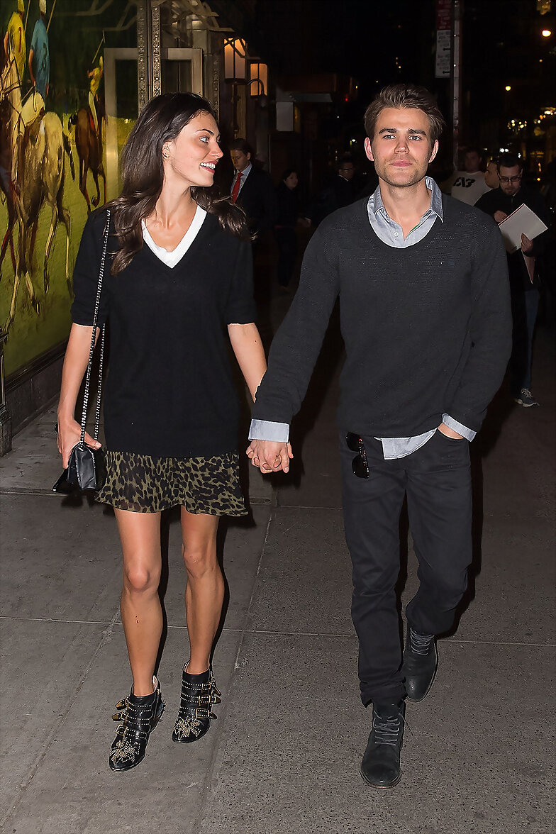 Phoebe Tonkin & Paul Wesley en Manhattan NYC 2015