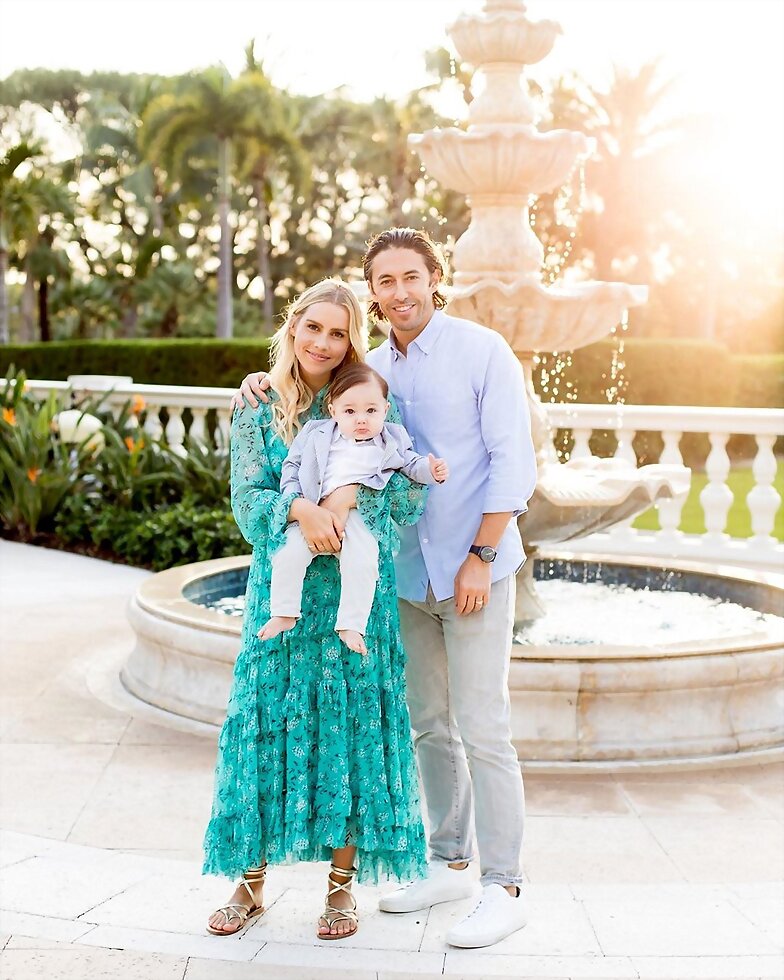 Claire Holt & Andrew Joblon con su hijo James 2019