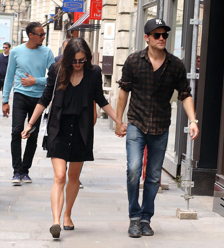 Phoebe Tonkin & Paul Wesley en Paris, May 25, 2015