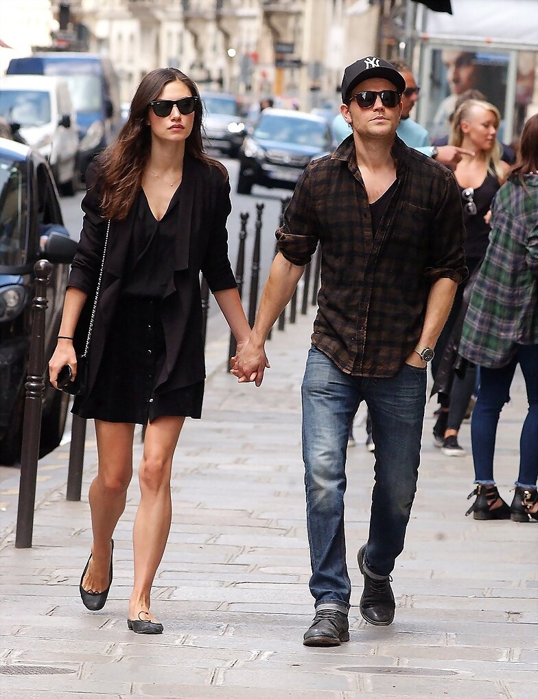 Phoebe Tonkin & Paul Wesley en Paris, May 25, 2015