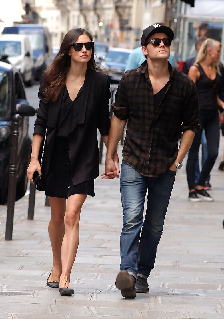 Phoebe Tonkin & Paul Wesley en Paris, May 25, 2015