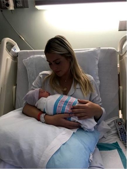 Nacimiento hijo de Claire Holt, James Holt Joblon