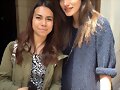 Phoebe Tonkin con fans en Paris, May 25, 2015