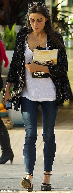 Phoebe Tonkin en Mosman, Sydney Jun 23, 2015