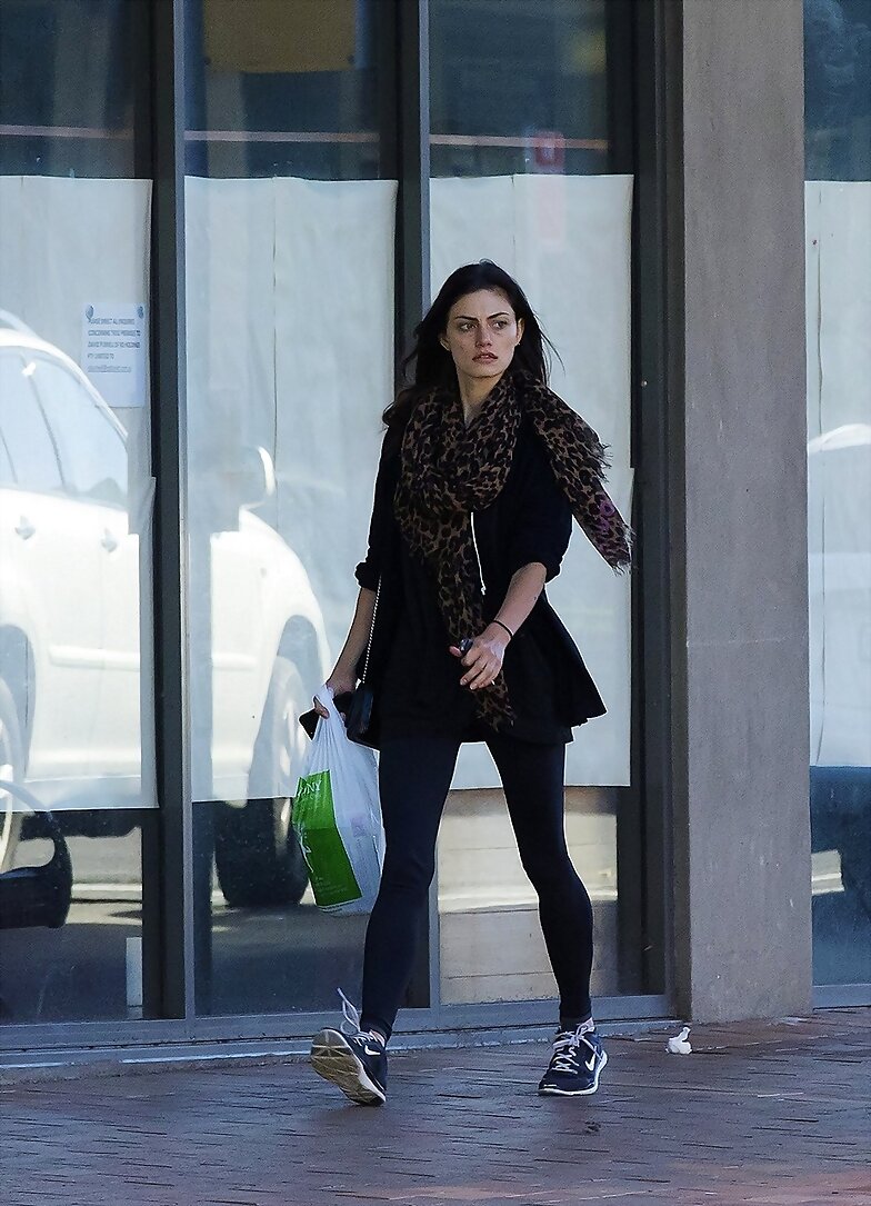 Phoebe Tonkin en Mosman, Sydney Jun 23, 2015
