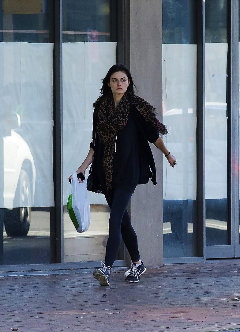 Phoebe Tonkin en Mosman, Sydney Jun 23, 2015