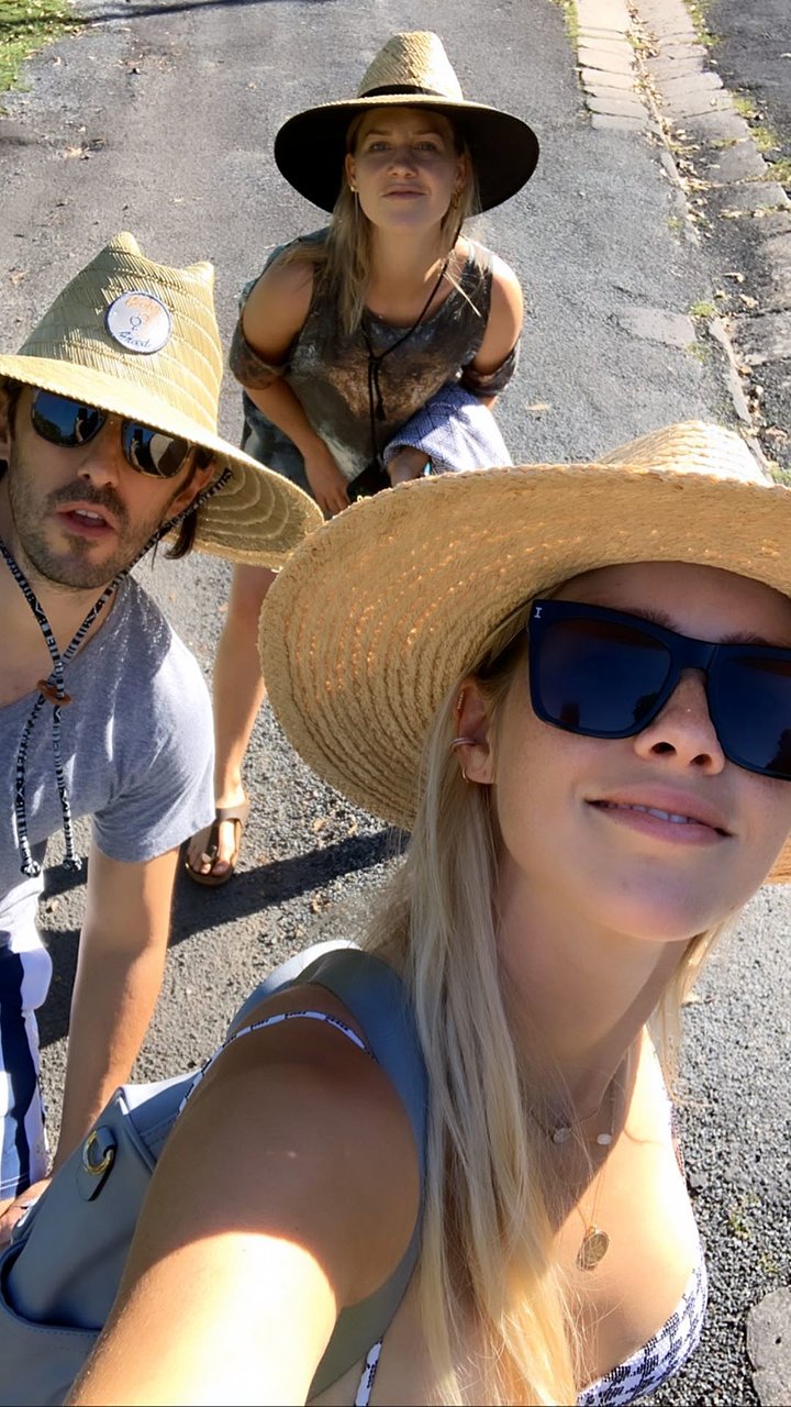 Claire Holt con su familia en Australia | Dec 2019