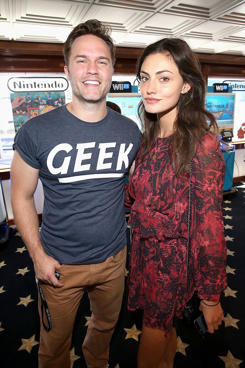 Phoebe Tonkin - Nintendo Lounge TV Guide Comic Con