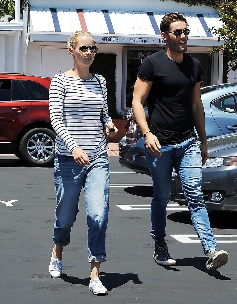 Claire Holt dejando Fred Segal con Nick Hounslow