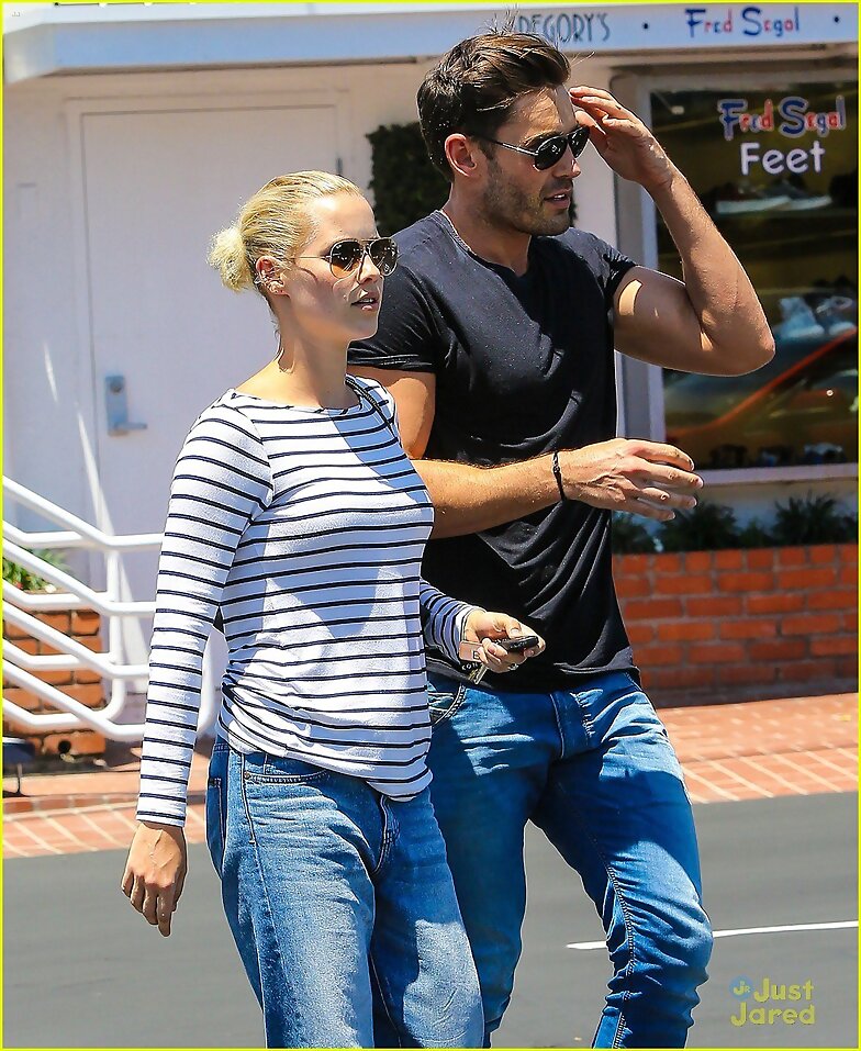 Claire Holt dejando Fred Segal con Nick Hounslow