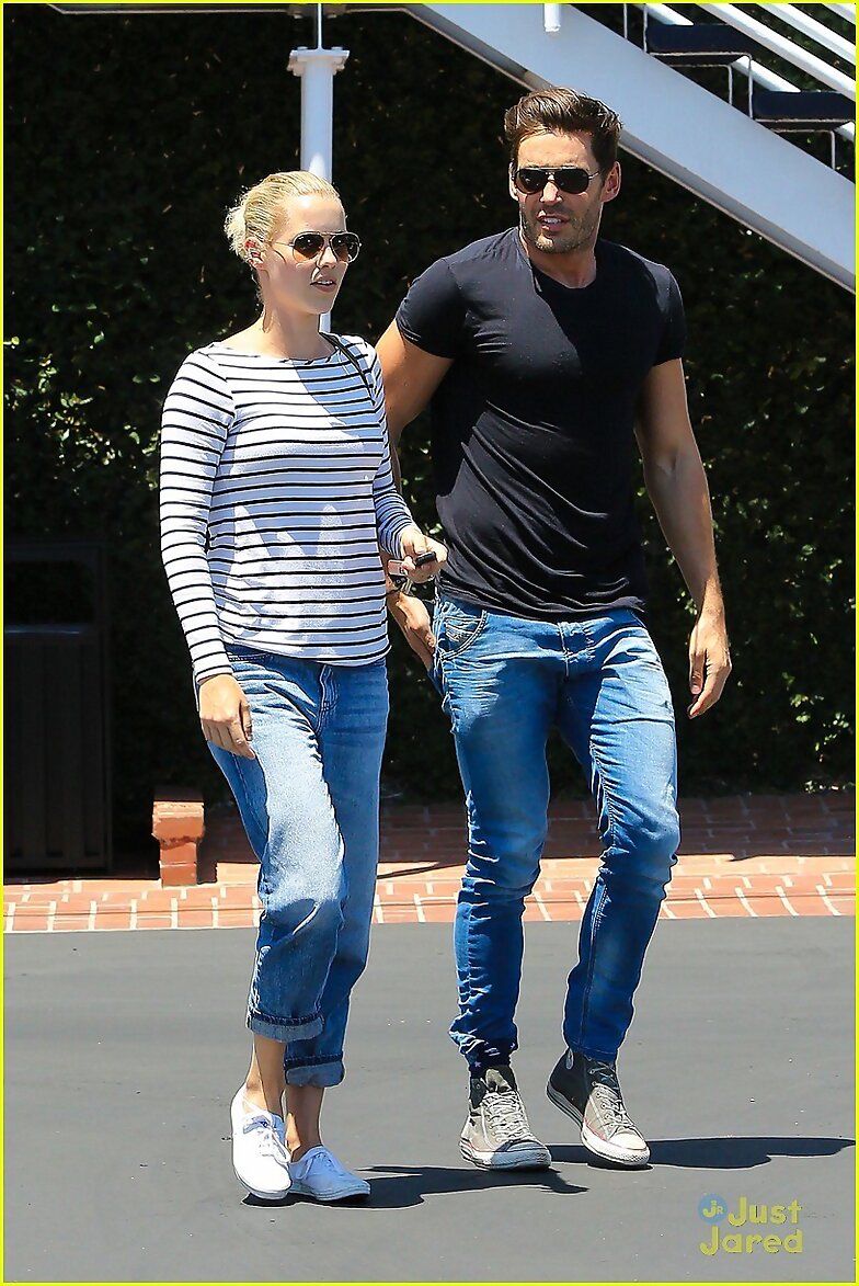 Claire Holt dejando Fred Segal con Nick Hounslow