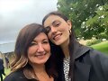 Phoebe Tonkin con su madre | 2020