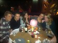 Phoebe Tonkin con sus amigos del C&iacute;rculo secreto
