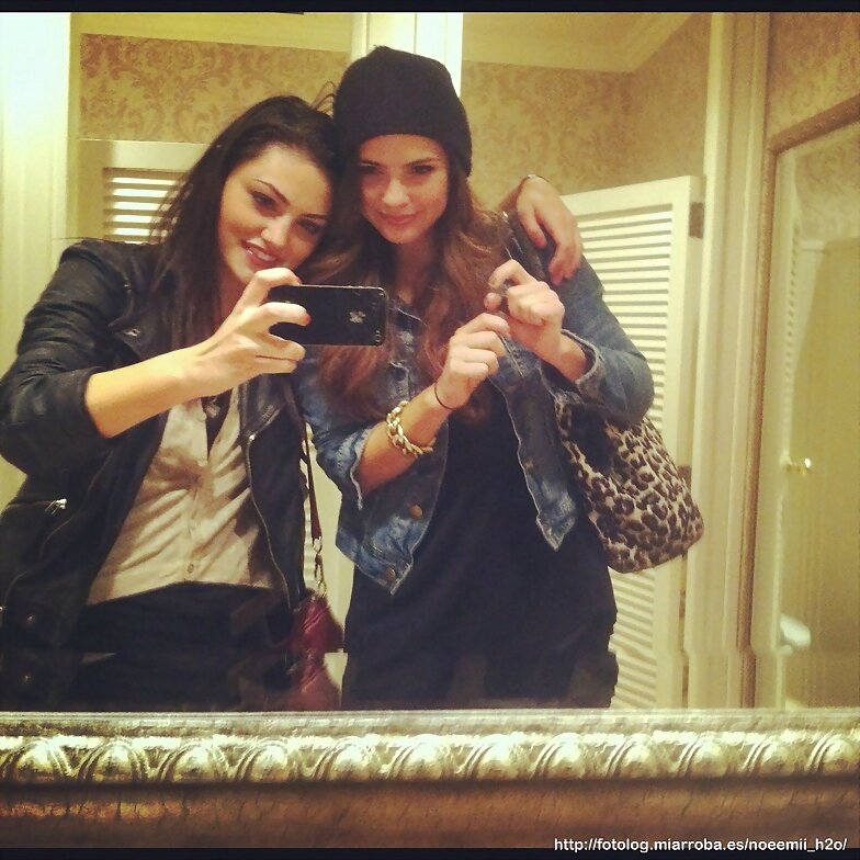 Phoebe Tonkin & Shelley Hennig del Círculo Secreto